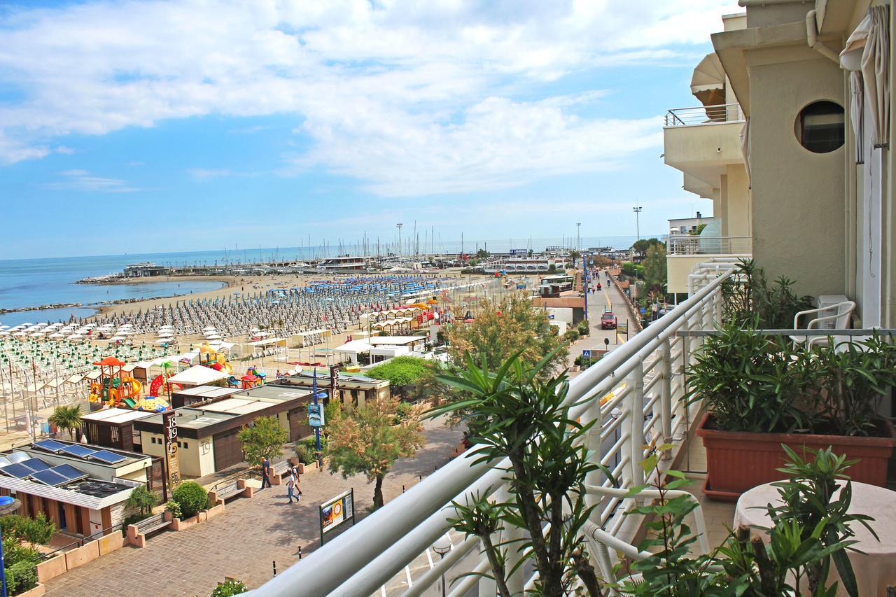 Hotel Lungomare Cattolica Kültér fotó