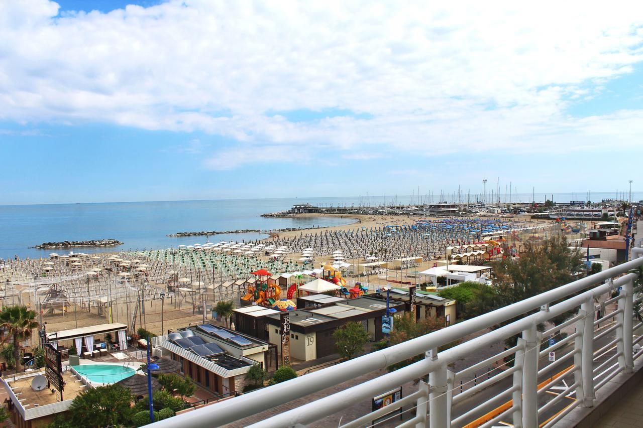 Hotel Lungomare Cattolica Kültér fotó
