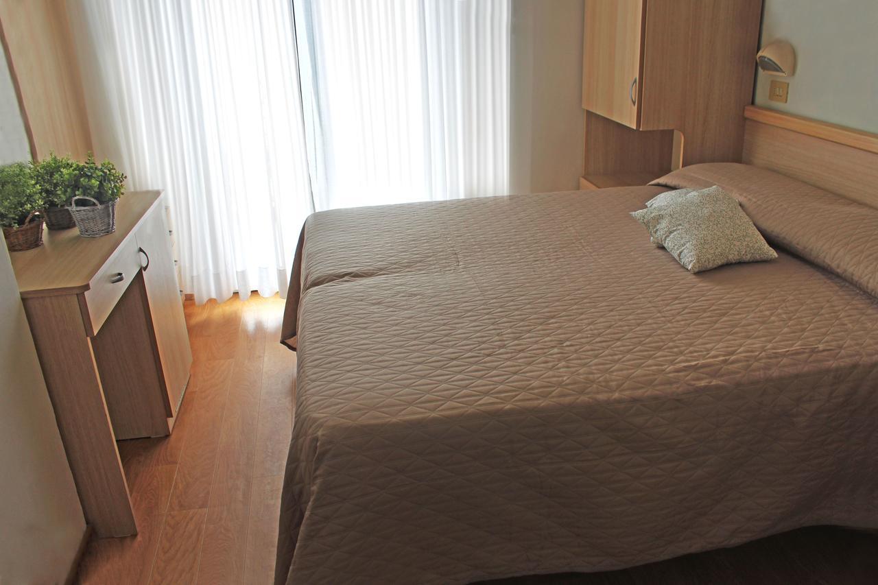 Hotel Lungomare Cattolica Kültér fotó