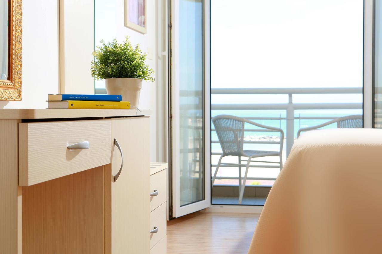 Hotel Lungomare Cattolica Kültér fotó